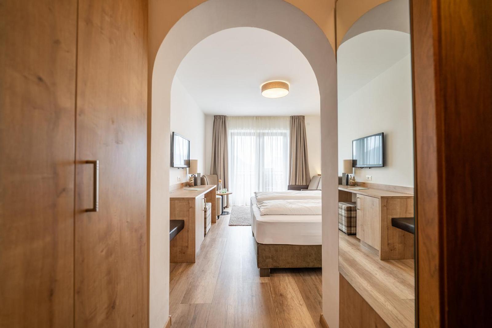 Hotel Brunnhofer ติโรโล ภายนอก รูปภาพ